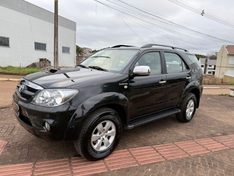 TOYOTA HILUX SW4 SRV 3.0 4X4 2008/2008 SÉTIMA VEÍCULOS GUAPORÉ / Carros no Vale TOYOTA HILUX SW4 SRV 3.0 4X4 2008/2008 SÉTIMA VEÍCULOS GUAPORÉ / Carros no Vale