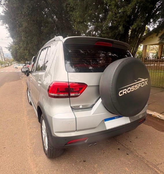 VOLKSWAGEN CROSSFOX 1.6 MSI 16V AUTOMATIZADO 2015/2016 SÉTIMA VEÍCULOS GUAPORÉ / Carros no Vale VOLKSWAGEN CROSSFOX 1.6 MSI 16V AUTOMATIZADO 2015/2016 SÉTIMA VEÍCULOS GUAPORÉ / Carros no Vale