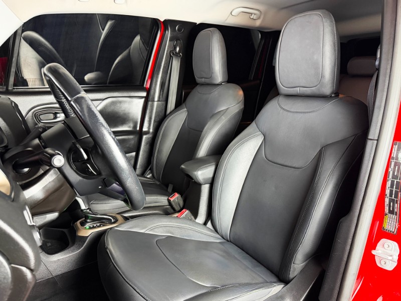 JEEP RENEGADE LONGITUDE 1.8 4X2 FLEX 16V AUT. 2015/2016 DUARTE VEÍCULOS PORTO ALEGRE / Carros no Vale JEEP RENEGADE LONGITUDE 1.8 4X2 FLEX 16V AUT. 2015/2016 DUARTE VEÍCULOS PORTO ALEGRE / Carros no Vale