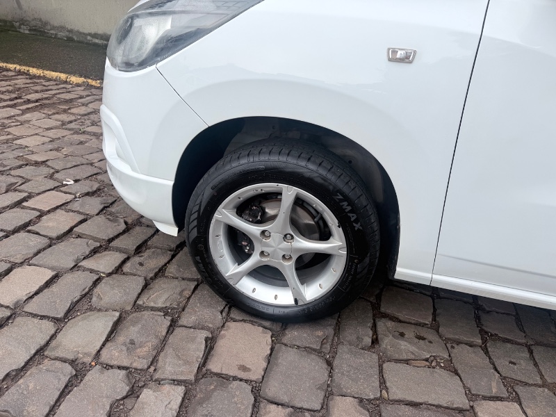 CHEVROLET SPIN 1.8 LT 2013/2013 ELY AUTOMÓVEIS LAJEADO / Carros no Vale