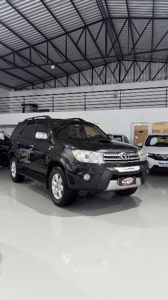 TOYOTA HILUX 3.0 SRV 4X4 CD 7 LUGARES 16V TURBO INTERCOOLER 2010/2010 NEURI VEÍCULOS LAJEADO / Carros no Vale