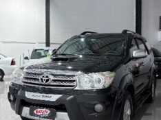 TOYOTA HILUX 3.0 SRV 4X4 CD 7 LUGARES 16V TURBO INTERCOOLER 2010/2010 NEURI VEÍCULOS LAJEADO / Carros no Vale