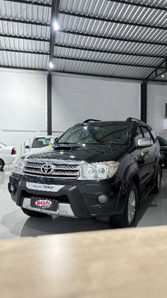 TOYOTA HILUX 3.0 SRV 4X4 CD 7 LUGARES 16V TURBO INTERCOOLER 2010/2010 NEURI VEÍCULOS LAJEADO / Carros no Vale