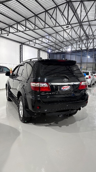 TOYOTA HILUX 3.0 SRV 4X4 CD 7 LUGARES 16V TURBO INTERCOOLER 2010/2010 NEURI VEÍCULOS LAJEADO / Carros no Vale