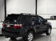 TOYOTA HILUX 3.0 SRV 4X4 CD 7 LUGARES 16V TURBO INTERCOOLER 2010/2010 NEURI VEÍCULOS LAJEADO / Carros no Vale