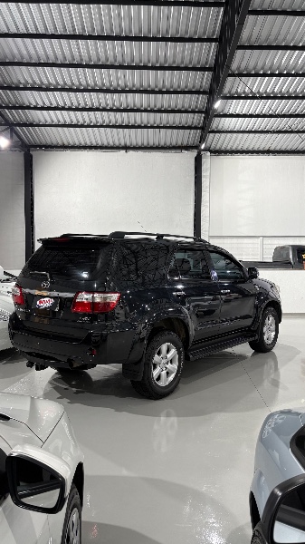 TOYOTA HILUX 3.0 SRV 4X4 CD 7 LUGARES 16V TURBO INTERCOOLER 2010/2010 NEURI VEÍCULOS LAJEADO / Carros no Vale