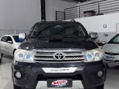 TOYOTA HILUX 3.0 SRV 4X4 CD 7 LUGARES 16V TURBO INTERCOOLER 2010/2010 NEURI VEÍCULOS LAJEADO / Carros no Vale