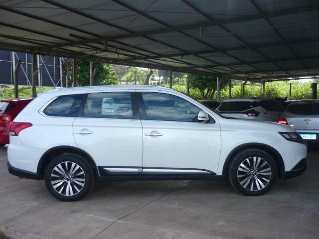 MITSUBISHI OUTLANDER 2.2 4X4 16V DIESEL 4P AUTOMÁTICO 2018/2019 PREMIUM AUTOMÓVEIS ARROIO DO MEIO / Carros no Vale