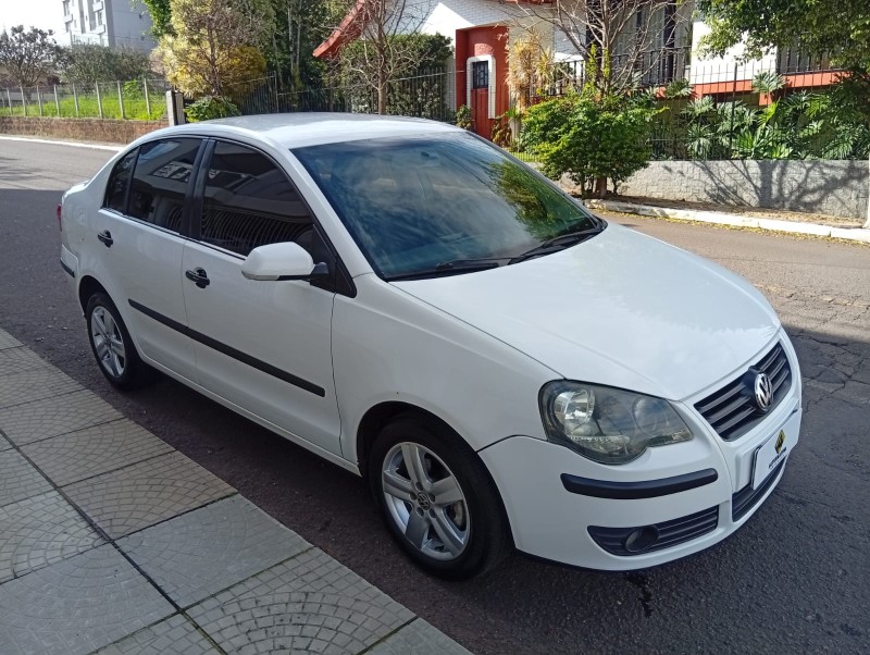VOLKSWAGEN POLO SEDAN 1.6 2009/2010 ALTERNATIVA VEÍCULOS LAJEADO / Carros no Vale