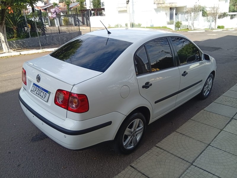 VOLKSWAGEN POLO SEDAN 1.6 2009/2010 ALTERNATIVA VEÍCULOS LAJEADO / Carros no Vale