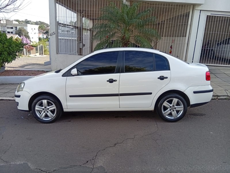 VOLKSWAGEN POLO SEDAN 1.6 2009/2010 ALTERNATIVA VEÍCULOS LAJEADO / Carros no Vale