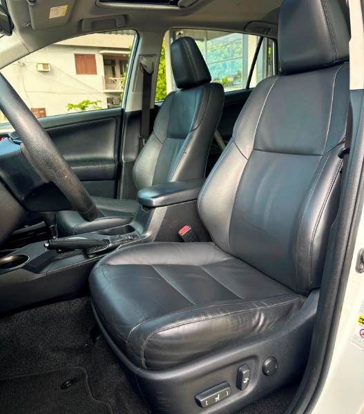 TOYOTA RAV4 2.5 4X4 2014/2015 SÉTIMA VEÍCULOS GUAPORÉ / Carros no Vale