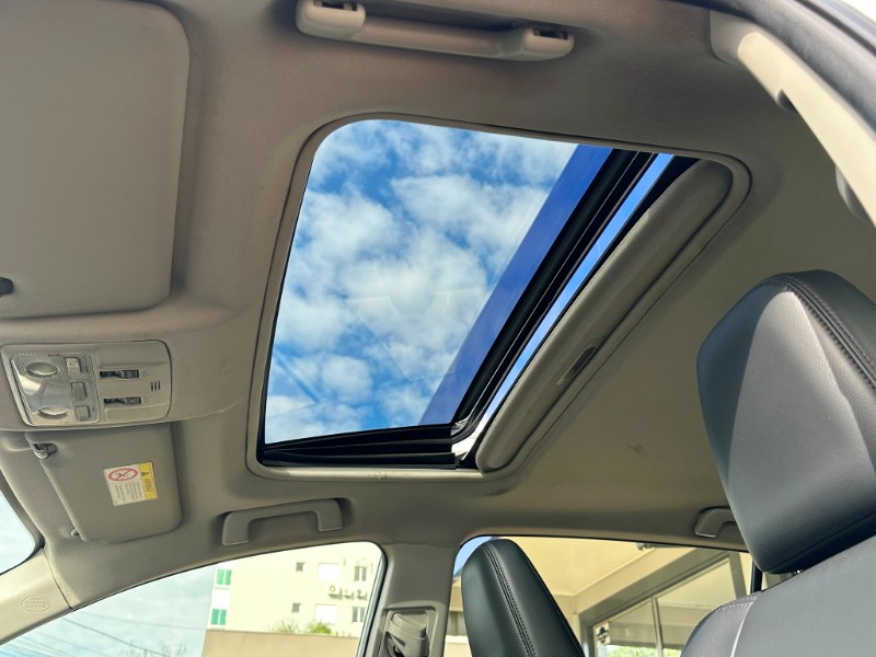 TOYOTA RAV4 2.5 4X4 2014/2015 SÉTIMA VEÍCULOS GUAPORÉ / Carros no Vale
