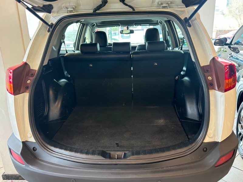 TOYOTA RAV4 2.5 4X4 2014/2015 SÉTIMA VEÍCULOS GUAPORÉ / Carros no Vale