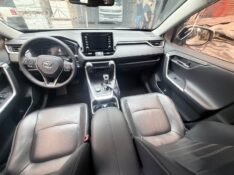 TOYOTA RAV-4 S HYBRID 2.5 4X4 2019/2019 ELY AUTOMÓVEIS LAJEADO / Carros no Vale