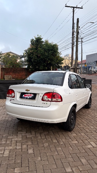 CHEVROLET CORSA 1.0 MPFI CLASSIC SEDAN 8V /2011 NEURI VEÍCULOS LAJEADO / Carros no Vale