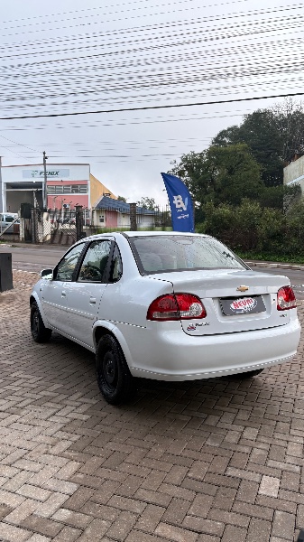 CHEVROLET CORSA 1.0 MPFI CLASSIC SEDAN 8V /2011 NEURI VEÍCULOS LAJEADO / Carros no Vale