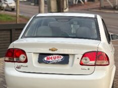 CHEVROLET CORSA 1.0 MPFI CLASSIC SEDAN 8V /2011 NEURI VEÍCULOS LAJEADO / Carros no Vale