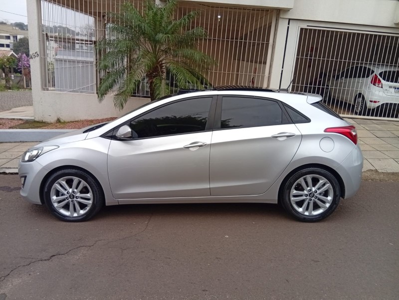 HYUNDAI I30 1.8 16V AUT 2015/2016 ALTERNATIVA VEÍCULOS LAJEADO / Carros no Vale