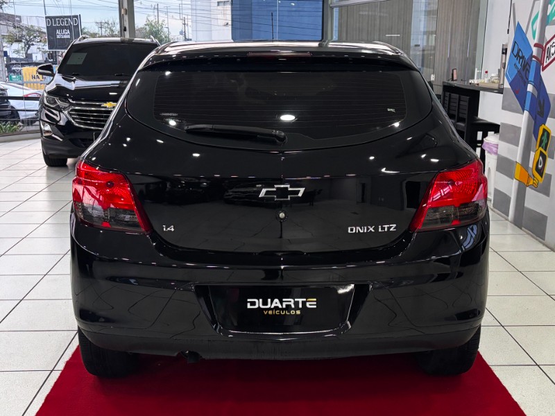 CHEVROLET ONIX HATCH LTZ 1.4 8V FLEXPOWER 5P MEC. 2013/2013 DUARTE VEÍCULOS PORTO ALEGRE / Carros no Vale CHEVROLET ONIX HATCH LTZ 1.4 8V FLEXPOWER 5P MEC. 2013/2013 DUARTE VEÍCULOS PORTO ALEGRE / Carros no Vale