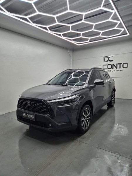 TOYOTA COROLLA CROSS XRE 2.0 16V FLEX AUT. /2024 DE CONTO AUTOMÓVEIS SARANDI / Carros no Vale TOYOTA COROLLA CROSS XRE 2.0 16V FLEX AUT. /2024 DE CONTO AUTOMÓVEIS SARANDI / Carros no Vale