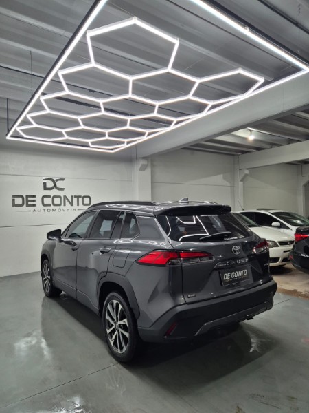 TOYOTA COROLLA CROSS XRE 2.0 16V FLEX AUT. /2024 DE CONTO AUTOMÓVEIS SARANDI / Carros no Vale TOYOTA COROLLA CROSS XRE 2.0 16V FLEX AUT. /2024 DE CONTO AUTOMÓVEIS SARANDI / Carros no Vale