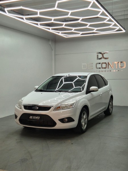 FORD FOCUS 1.6 SE PLUS 16V FLEX 4P MANUAL /2013 DE CONTO AUTOMÓVEIS SARANDI / Carros no Vale