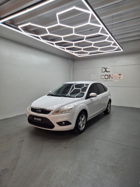 FORD FOCUS 1.6 SE PLUS 16V FLEX 4P MANUAL /2013 DE CONTO AUTOMÓVEIS SARANDI / Carros no Vale