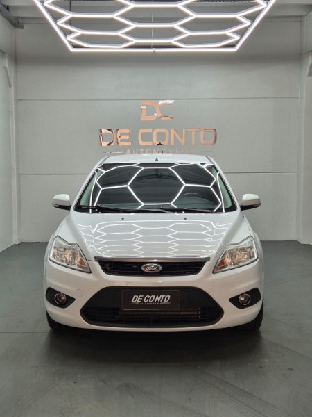FORD FOCUS 1.6 SE PLUS 16V FLEX 4P MANUAL /2013 DE CONTO AUTOMÓVEIS SARANDI / Carros no Vale