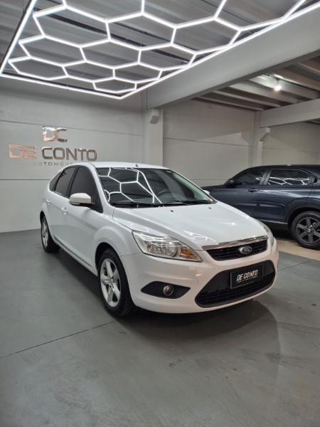 FORD FOCUS 1.6 SE PLUS 16V FLEX 4P MANUAL /2013 DE CONTO AUTOMÓVEIS SARANDI / Carros no Vale