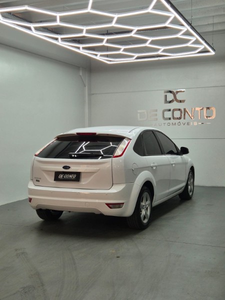 FORD FOCUS 1.6 SE PLUS 16V FLEX 4P MANUAL /2013 DE CONTO AUTOMÓVEIS SARANDI / Carros no Vale