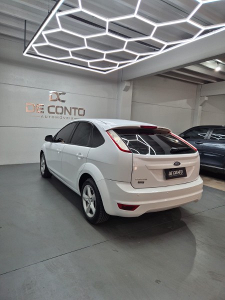 FORD FOCUS 1.6 SE PLUS 16V FLEX 4P MANUAL /2013 DE CONTO AUTOMÓVEIS SARANDI / Carros no Vale