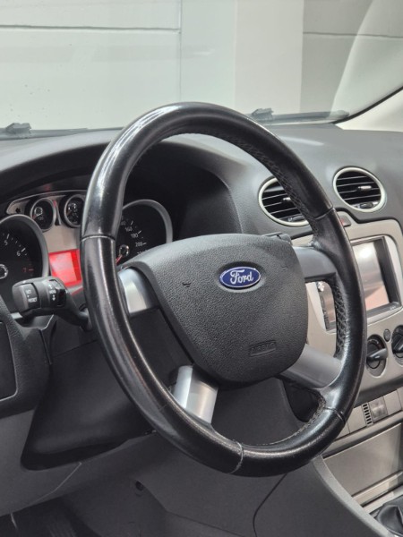 FORD FOCUS 1.6 SE PLUS 16V FLEX 4P MANUAL /2013 DE CONTO AUTOMÓVEIS SARANDI / Carros no Vale
