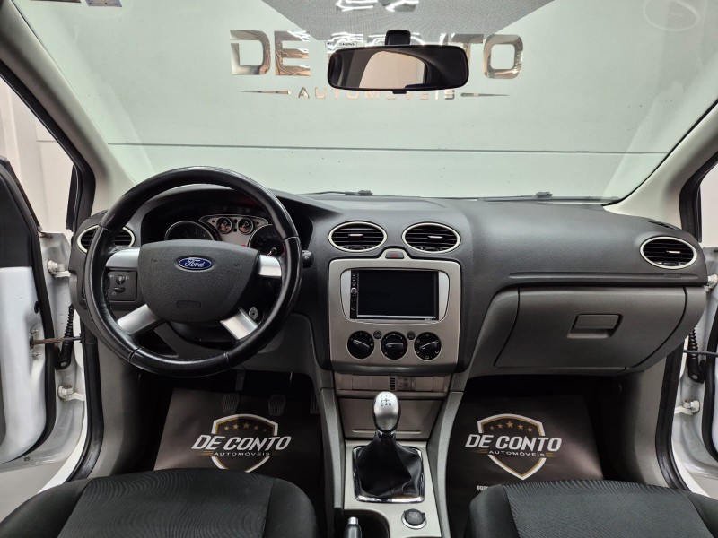 FORD FOCUS 1.6 SE PLUS 16V FLEX 4P MANUAL /2013 DE CONTO AUTOMÓVEIS SARANDI / Carros no Vale