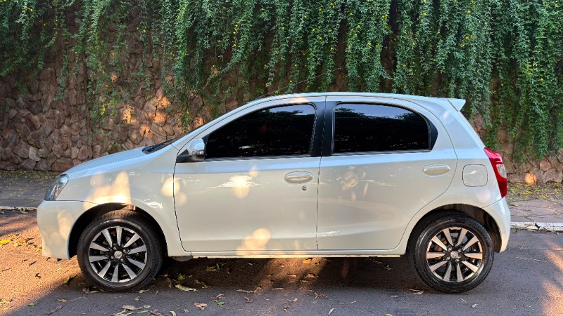 TOYOTA ETIOS PLATINUM 1.5 2014/2015 ESTAÇÃO DO CARRO ESTRELA / Carros no Vale
