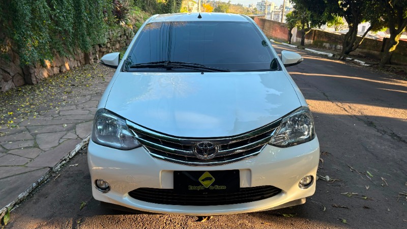 TOYOTA ETIOS PLATINUM 1.5 2014/2015 ESTAÇÃO DO CARRO ESTRELA / Carros no Vale
