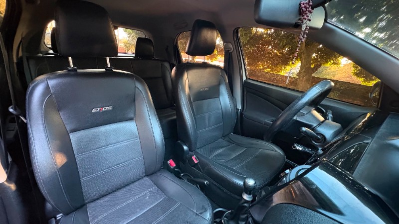TOYOTA ETIOS PLATINUM 1.5 2014/2015 ESTAÇÃO DO CARRO ESTRELA / Carros no Vale