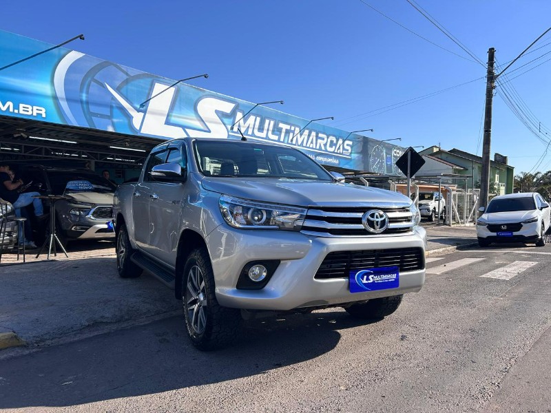 TOYOTA HILUX CD SRX 4X4 2.8 TDI 16V DIESEL AUT. 2017/2017 LS MULTIMARCAS VENÂNCIO AIRES / Carros no Vale TOYOTA HILUX CD SRX 4X4 2.8 TDI 16V DIESEL AUT. 2017/2017 LS MULTIMARCAS VENÂNCIO AIRES / Carros no Vale