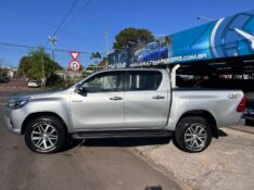 TOYOTA HILUX CD SRX 4X4 2.8 TDI 16V DIESEL AUT. 2017/2017 LS MULTIMARCAS VENÂNCIO AIRES / Carros no Vale