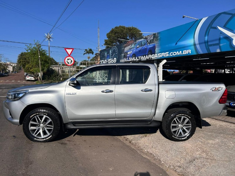 TOYOTA HILUX CD SRX 4X4 2.8 TDI 16V DIESEL AUT. 2017/2017 LS MULTIMARCAS VENÂNCIO AIRES / Carros no Vale TOYOTA HILUX CD SRX 4X4 2.8 TDI 16V DIESEL AUT. 2017/2017 LS MULTIMARCAS VENÂNCIO AIRES / Carros no Vale
