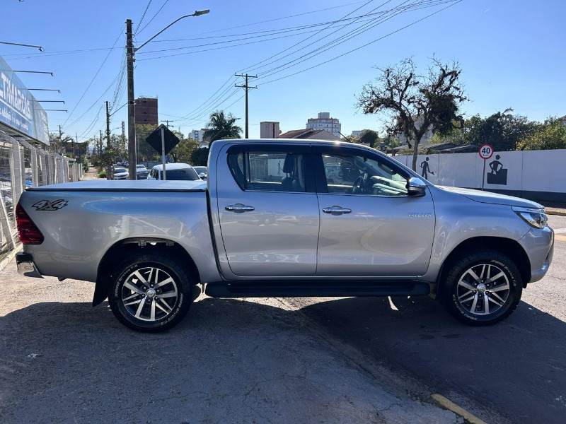 TOYOTA HILUX CD SRX 4X4 2.8 TDI 16V DIESEL AUT. 2017/2017 LS MULTIMARCAS VENÂNCIO AIRES / Carros no Vale TOYOTA HILUX CD SRX 4X4 2.8 TDI 16V DIESEL AUT. 2017/2017 LS MULTIMARCAS VENÂNCIO AIRES / Carros no Vale