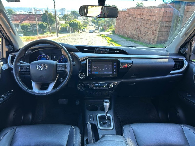 TOYOTA HILUX CD SRX 4X4 2.8 TDI 16V DIESEL AUT. 2017/2017 LS MULTIMARCAS VENÂNCIO AIRES / Carros no Vale TOYOTA HILUX CD SRX 4X4 2.8 TDI 16V DIESEL AUT. 2017/2017 LS MULTIMARCAS VENÂNCIO AIRES / Carros no Vale