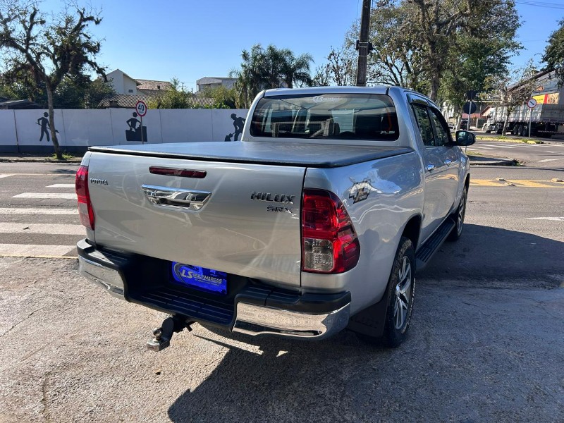 TOYOTA HILUX CD SRX 4X4 2.8 TDI 16V DIESEL AUT. 2017/2017 LS MULTIMARCAS VENÂNCIO AIRES / Carros no Vale TOYOTA HILUX CD SRX 4X4 2.8 TDI 16V DIESEL AUT. 2017/2017 LS MULTIMARCAS VENÂNCIO AIRES / Carros no Vale