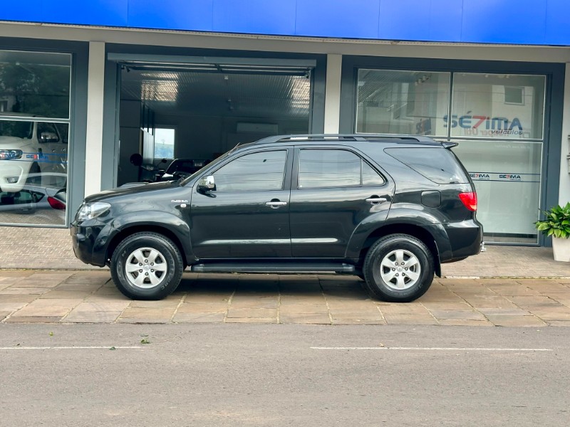 TOYOTA HILUX SW4 SRV 3.0 4X4 2008/2008 SÉTIMA VEÍCULOS GUAPORÉ / Carros no Vale TOYOTA HILUX SW4 SRV 3.0 4X4 2008/2008 SÉTIMA VEÍCULOS GUAPORÉ / Carros no Vale