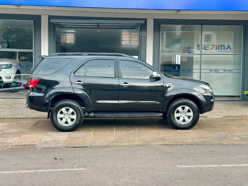 TOYOTA HILUX SW4 SRV 3.0 4X4 2008/2008 SÉTIMA VEÍCULOS GUAPORÉ / Carros no Vale TOYOTA HILUX SW4 SRV 3.0 4X4 2008/2008 SÉTIMA VEÍCULOS GUAPORÉ / Carros no Vale
