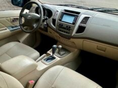 TOYOTA HILUX SW4 SRV 3.0 4X4 2008/2008 SÉTIMA VEÍCULOS GUAPORÉ / Carros no Vale