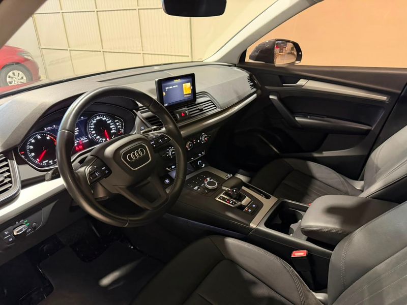 Audi Q5 2.0 Tfsi 2019/2020 SIM VEÍCULOS PORTO ALEGRE / Carros no Vale Audi Q5 2.0 Tfsi 2019/2020 SIM VEÍCULOS PORTO ALEGRE / Carros no Vale