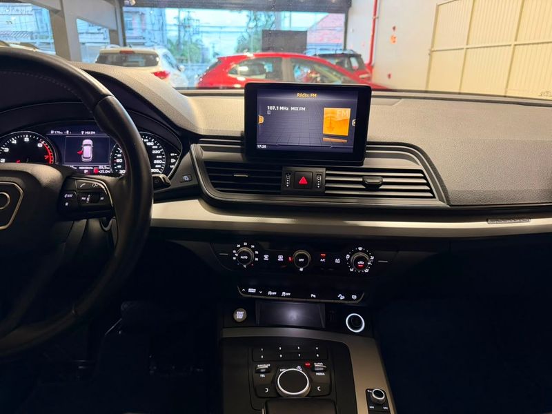 Audi Q5 2.0 Tfsi 2019/2020 SIM VEÍCULOS PORTO ALEGRE / Carros no Vale Audi Q5 2.0 Tfsi 2019/2020 SIM VEÍCULOS PORTO ALEGRE / Carros no Vale