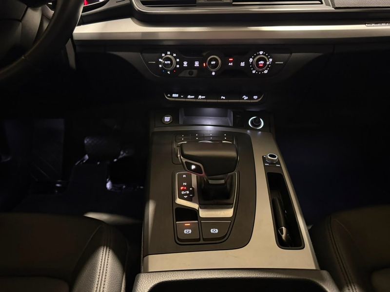 Audi Q5 2.0 Tfsi 2019/2020 SIM VEÍCULOS PORTO ALEGRE / Carros no Vale Audi Q5 2.0 Tfsi 2019/2020 SIM VEÍCULOS PORTO ALEGRE / Carros no Vale