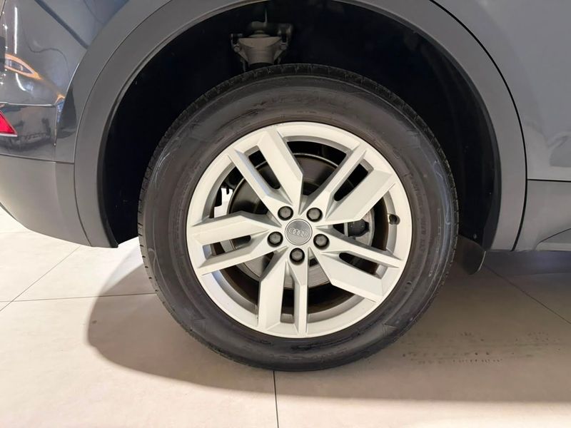 Audi Q5 2.0 Tfsi 2019/2020 SIM VEÍCULOS PORTO ALEGRE / Carros no Vale Audi Q5 2.0 Tfsi 2019/2020 SIM VEÍCULOS PORTO ALEGRE / Carros no Vale